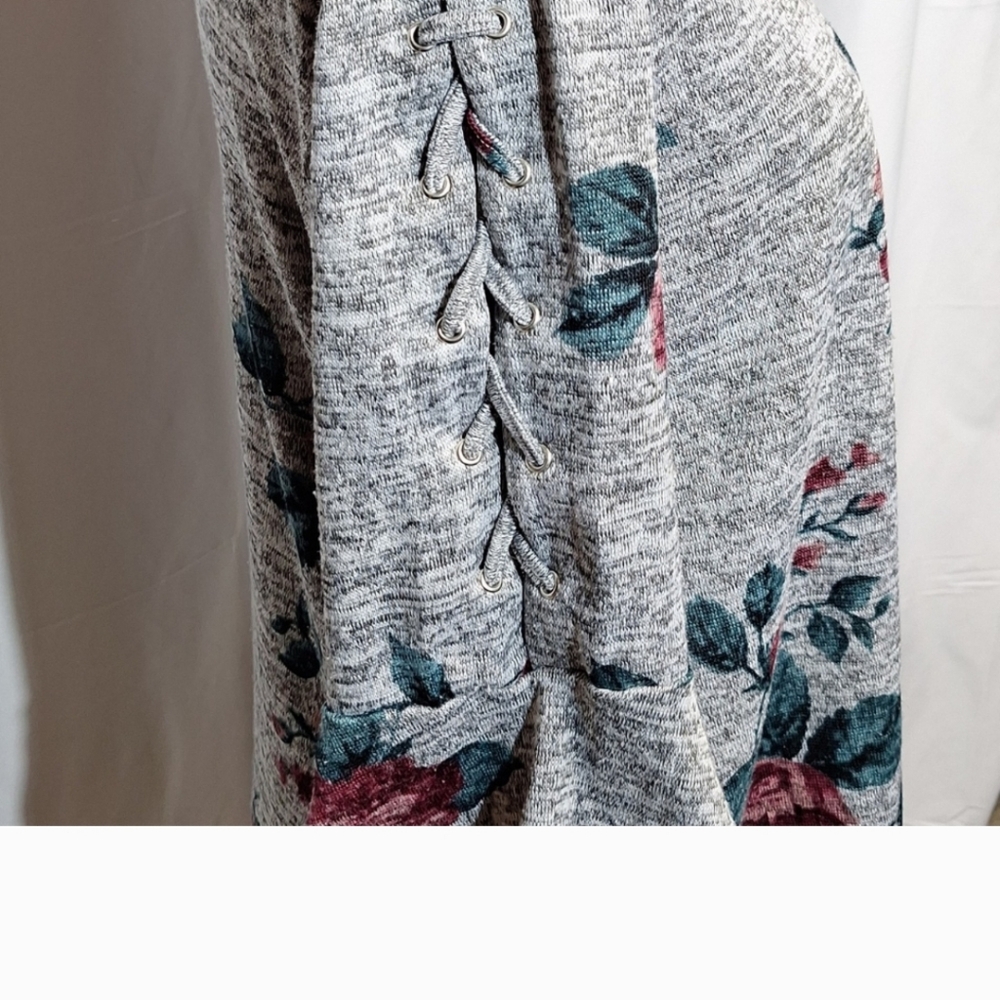 Olivia Blu top size Large. - Picture 4 of 6